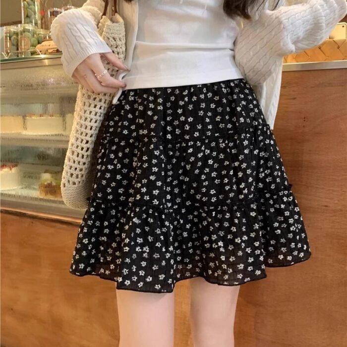 Black floral cake short skirt for women, high waist, plus size, summer, fat, mm, covering the belly, showing a slim pear shaped figure, A-line skirt - Image 1