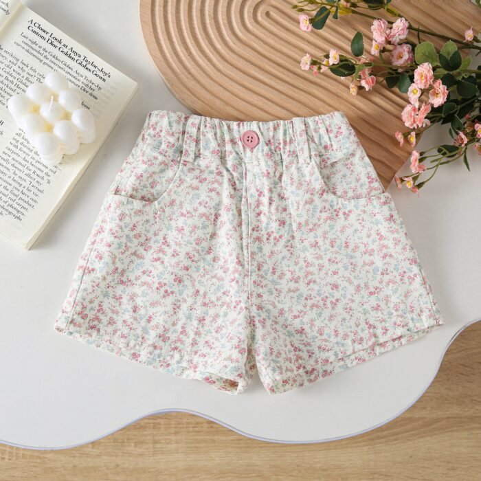 Girls wearing casual shorts for summer in 2025, children's versatile heart-shaped floral pants, loose hiking pants for baby girls - Image 7
