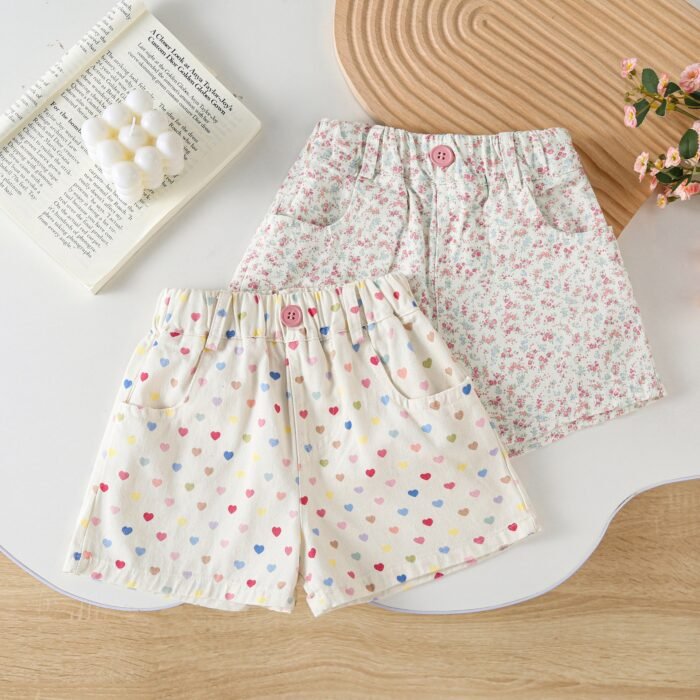 Girls wearing casual shorts for summer in 2025, children's versatile heart-shaped floral pants, loose hiking pants for baby girls - Image 1