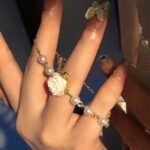 Camellia flower bracelet for women, light luxury ins, niche girl heart, retro freshwater pearl best friend bracelet - Image 3